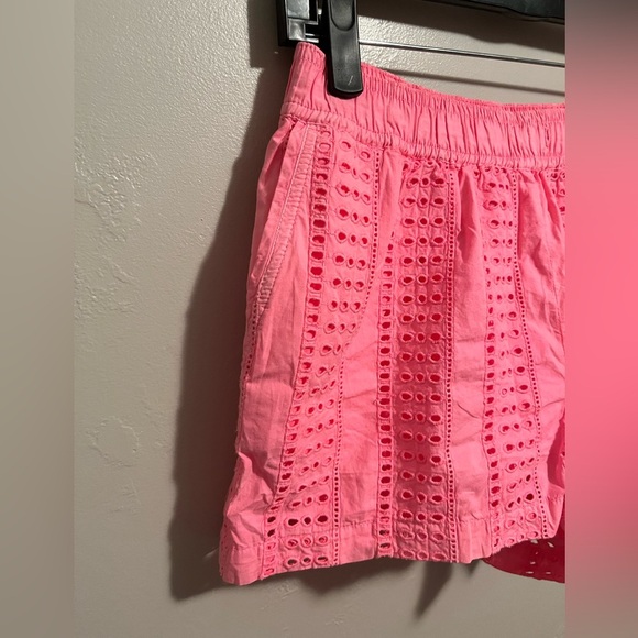 Vineyard Vines Sea Spray Eyelet Pull-On Shorts - Picture 5 of 12